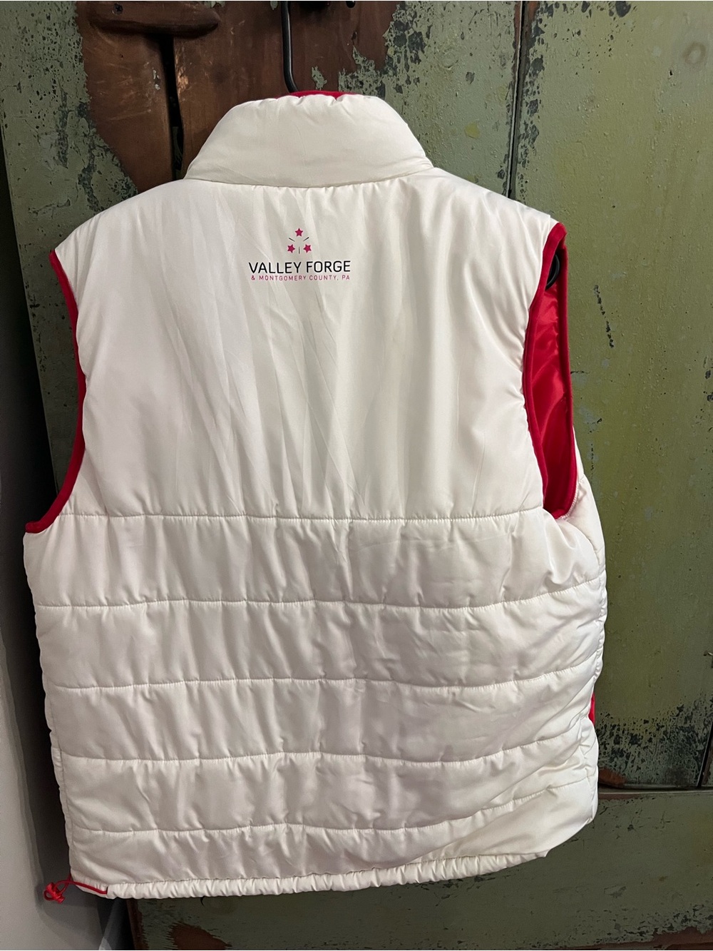Philadelphia Phillies White & Red Puffer Vest - Picture 3 of 4